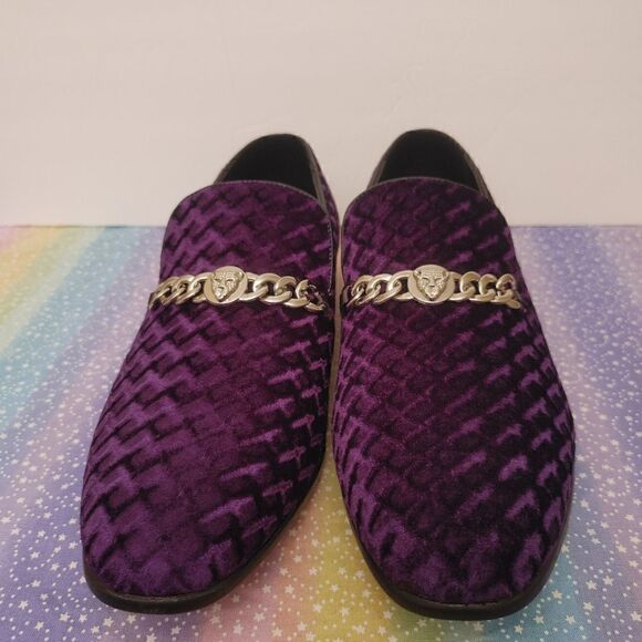 AMALI MEN'S DIAMOND QUILTED EMBOSSED FAUX VELVET LOAFER WITH METAL CHAIN. - Picture 4 of 8